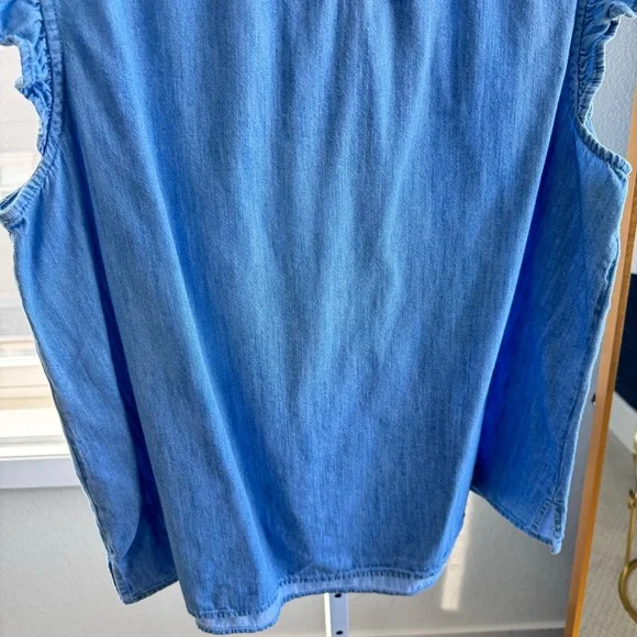 Old Navy denim sleeveless tank. Size Large - Picture 7 of 8